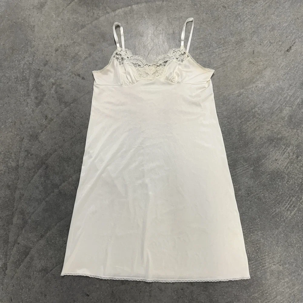 Vassarette Vintage Ivory Nylon 36 Full Slip Lace Rockabilly White Medium